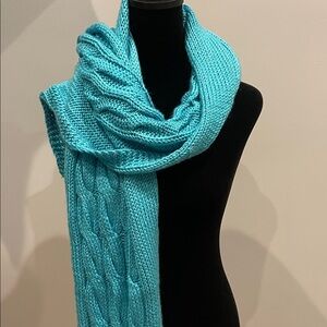 Warm cable knit  Turquoise Knit Scarf like new